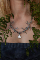 Peculiar Pearl Branch Necklace