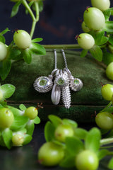 August Peridot Birthstone 5 Pollen Charm Cluster Pendant Necklace