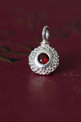 An elegant charm with a bobbled pattern – choose a gemstone for your birthday month.