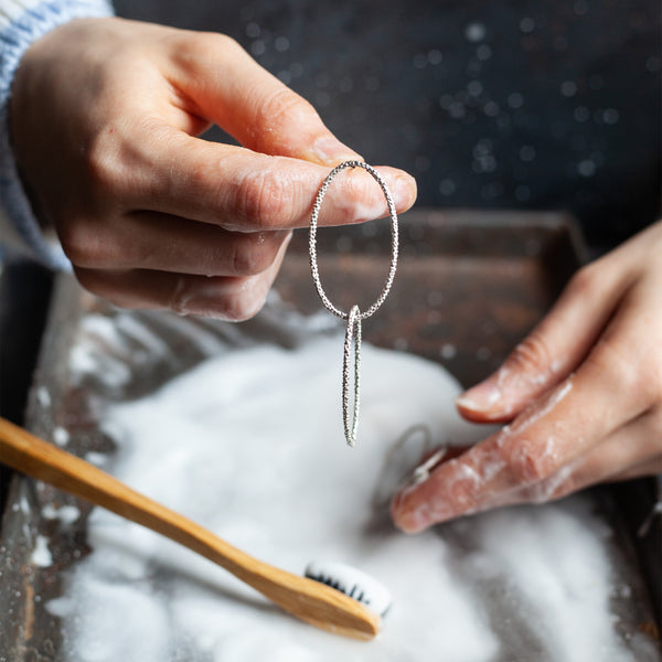 An Eco-Friendly Way to Clean Silver Jewellery
