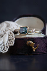 Teal Blue Spinel and Diamond Couplet Ring - 18 ct yellow Gold - One of a kind