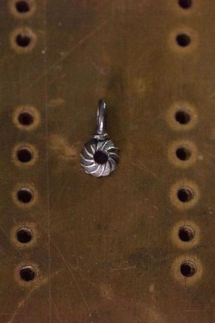 Swirling Sepal Charm