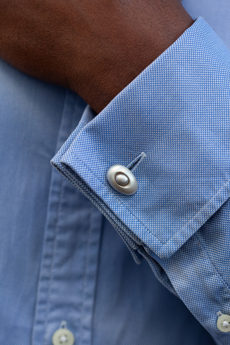 The smooth clean lines of these silver chain cufflinks add the perfect finishing touch.