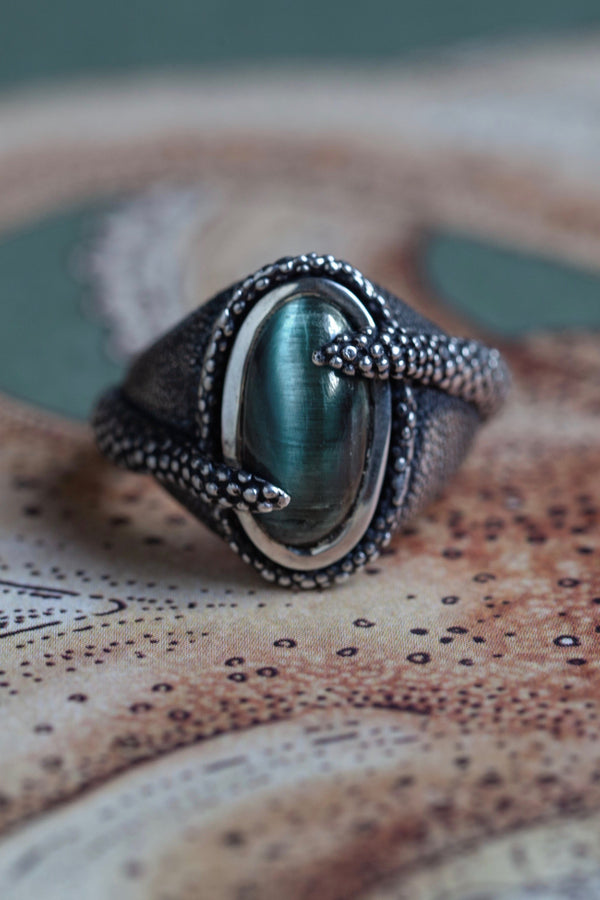 A unique ring for Goldsmiths Fair 2020 handmade and hand-engraved Silver set with blue-green Cat’s Eye Tourmaline
