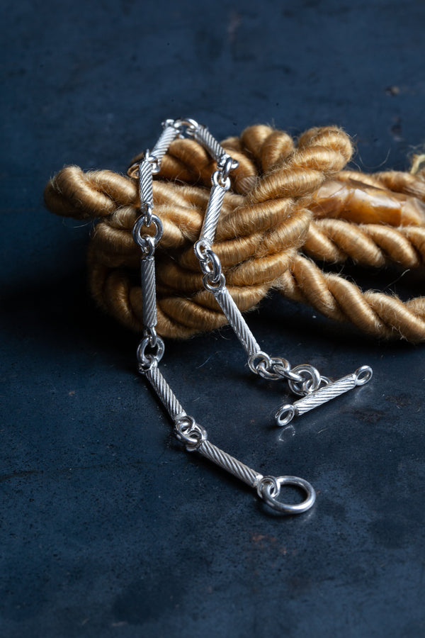 A classic linked bracelet with a twist. Perfect for everyday. 