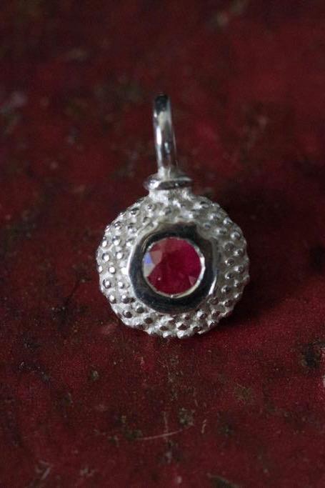 An elegant charm with a bobbled pattern – choose a Ruby for your July birthday