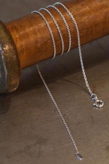 A fine trace chain in silver especially for charms to hang on